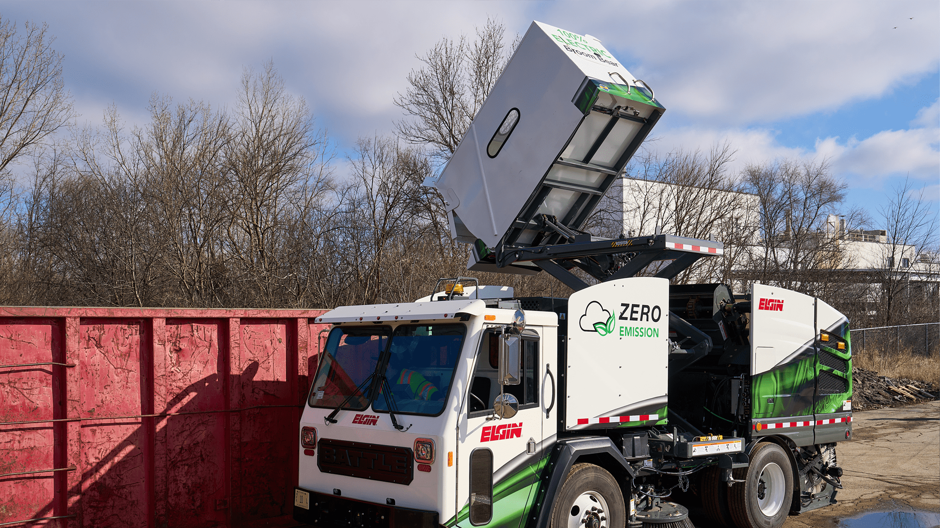 Men working with Truvac HXX hydrovac